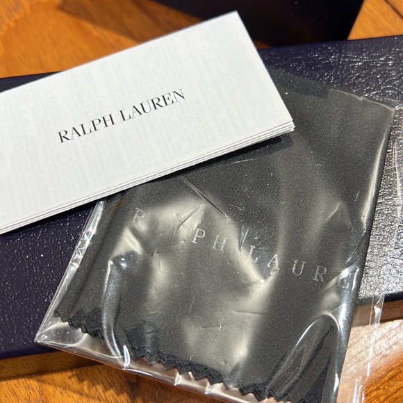 Ralph Lauren THE FARRAH Sunglasses - Picture 7 of 10